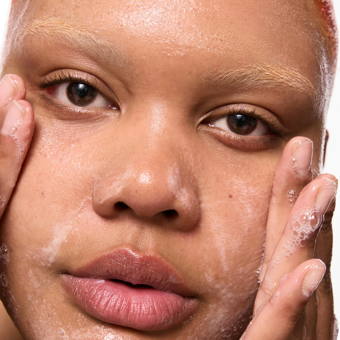 salicylic-acid-cleanser-150ml-w3 Omega50_Model_2000x2000-1_ce0a3018-d6f0-4ed9-a17d-0096b80b29f6.jpg